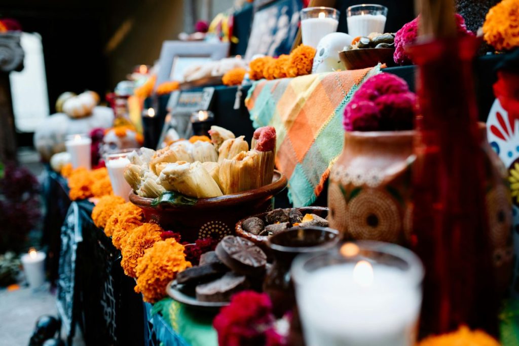 Así puedes proteger la comida en el altar de Día de Muertos