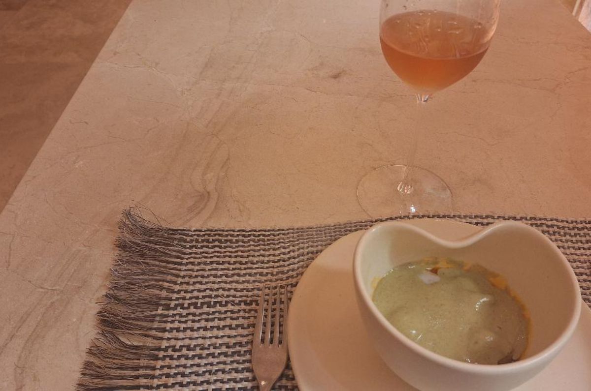 Ceviche de flores de mayo, lima, coco y langosta del chef Solís, foto de Miriam Carmo