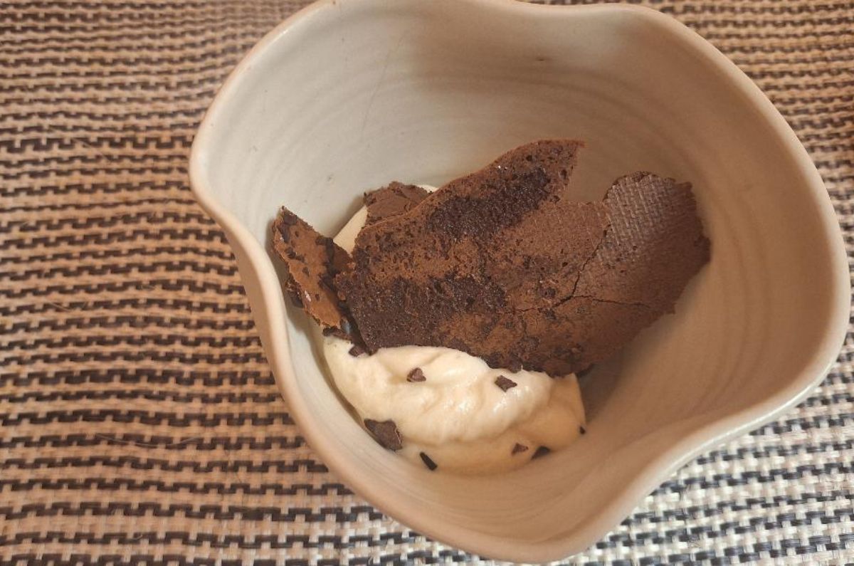 Chocolate Stout: espuma de cerveza, sorbete de chocolate y nibs de cacao del chef Solís, foto de Miriam Carmo