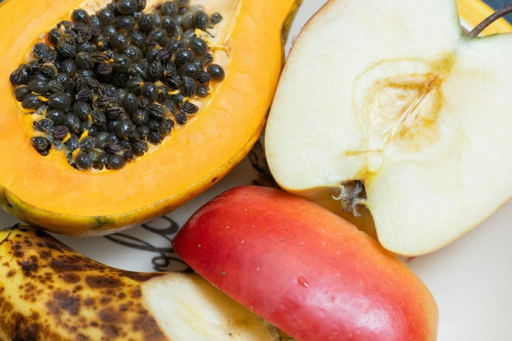 Algunas semillas de fruta se pueden comer sin afectar la salud.