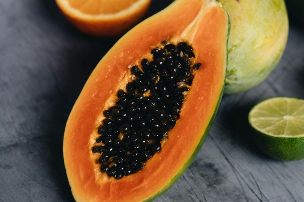 Las semillas de papaya son una de las pocas especies que son comestibles y benéficas.