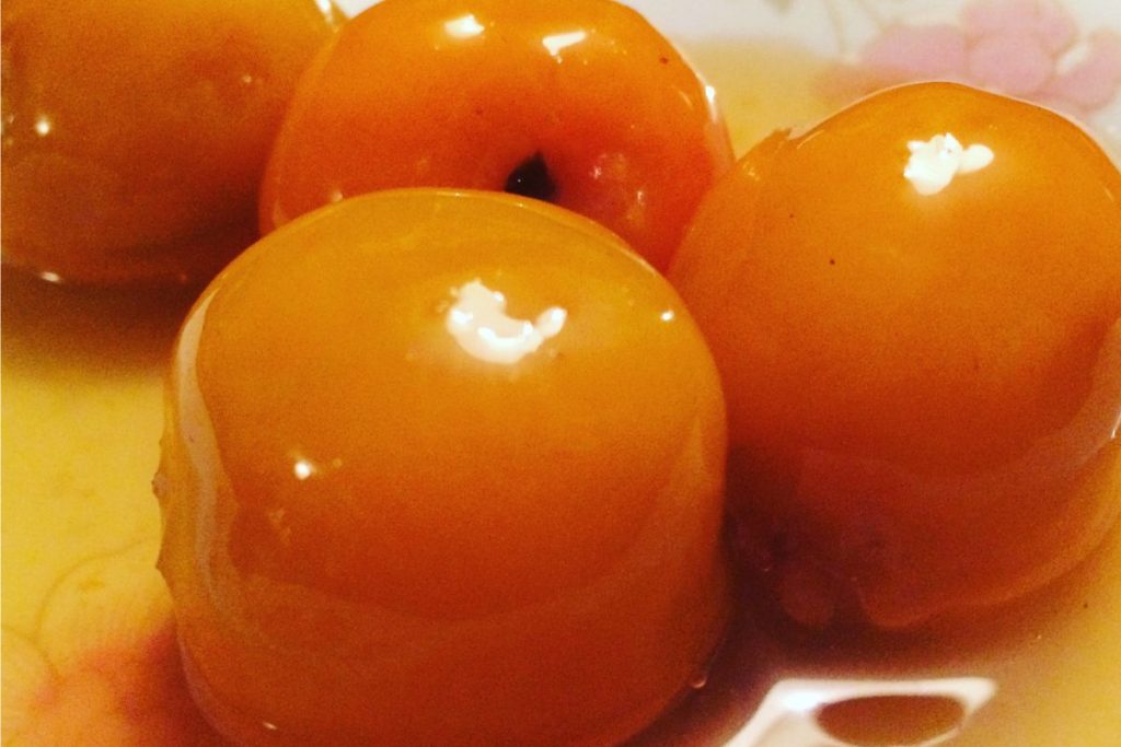 Los tejocotes son una fruta de otoño e invierno en México.