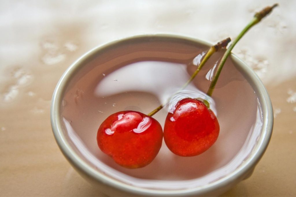 Las cerezas Maraschino se aprovechan como elemento decorativo en un sinfín de postres.