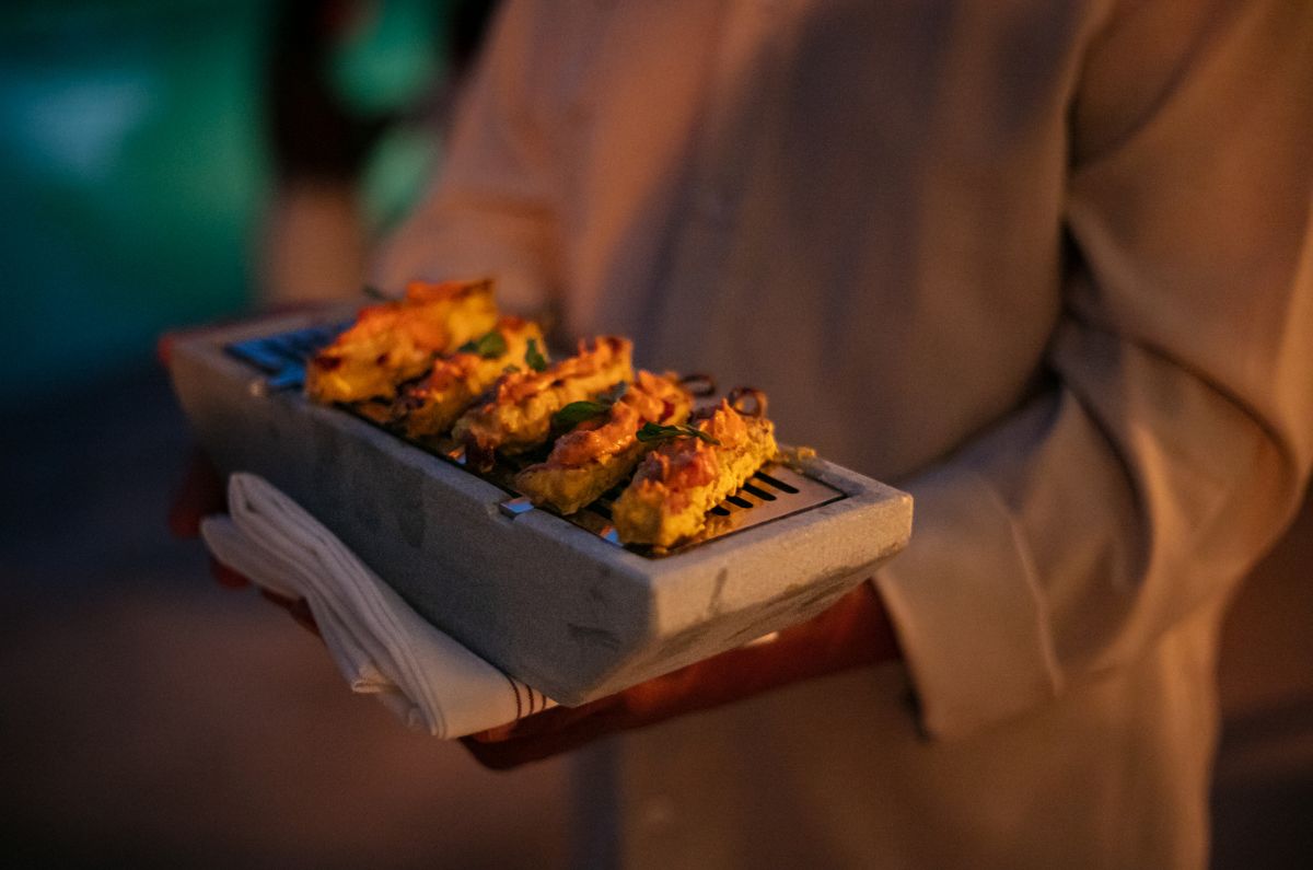 Algunos de los canapés servidos durante el cóctel del 2o aniversario de Impression Isla Mujeres by Secrets, foto proporcionada por el hotel