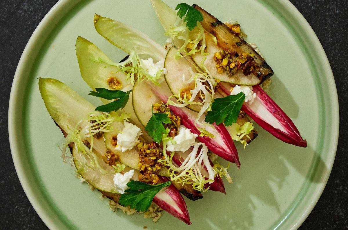 Ensalada de pera, achicorias y nuez de Castilla, foto proporcionada por el hotel