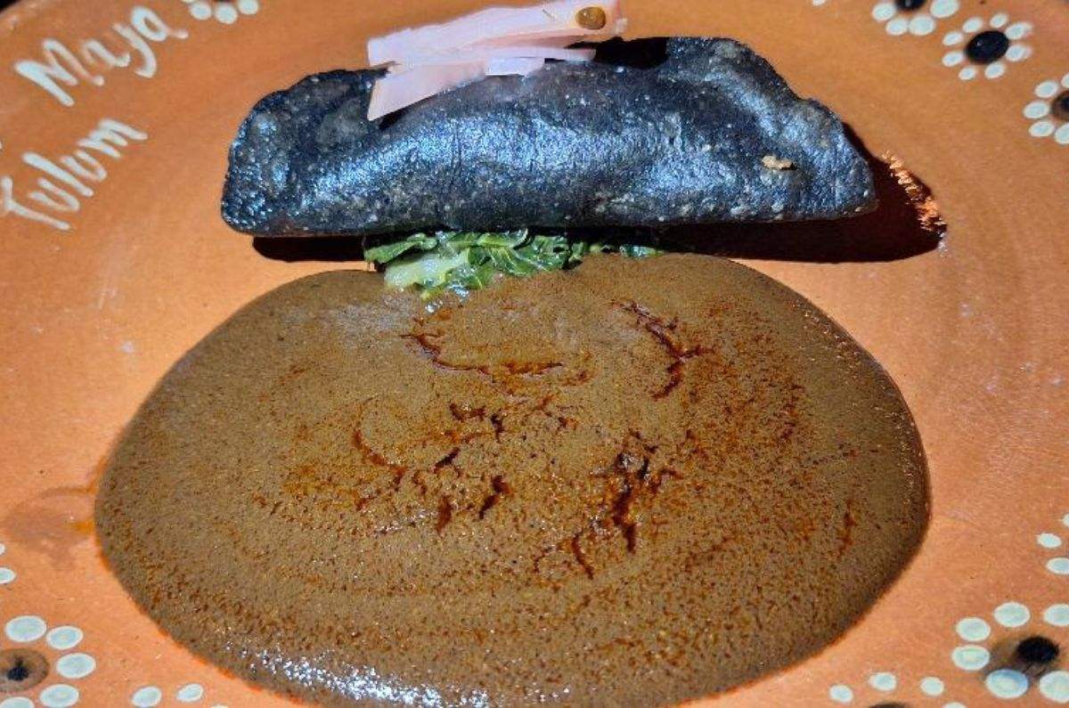 Empanada de chamorro con mole maya del chef Eleazar Bonilla, foto de Miriam Carmo