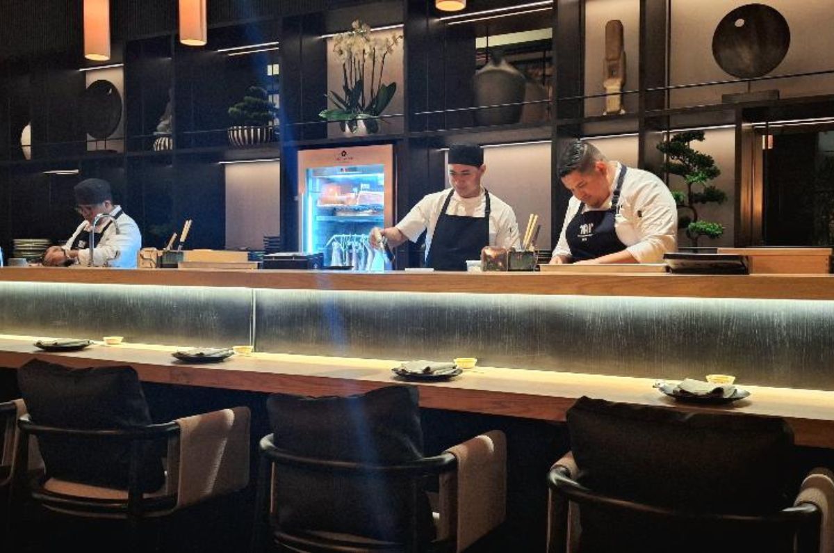 La barra de sushi en restaurante KAI, foto de Miriam Carmo