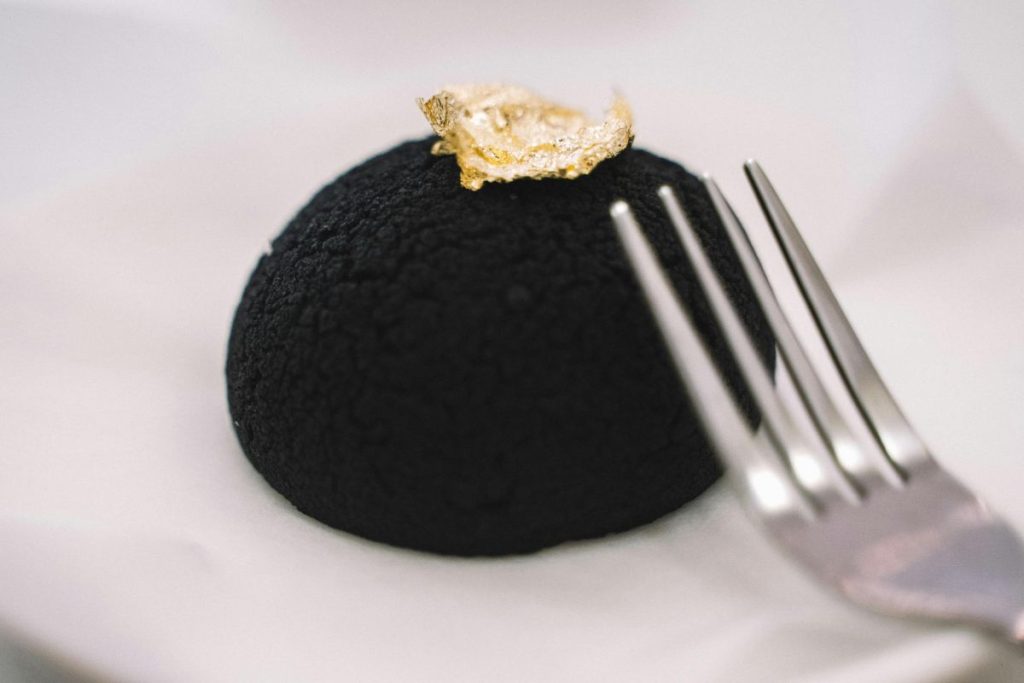 El oro comestible es un elemento decorativo que ha aumentado su popularidad.