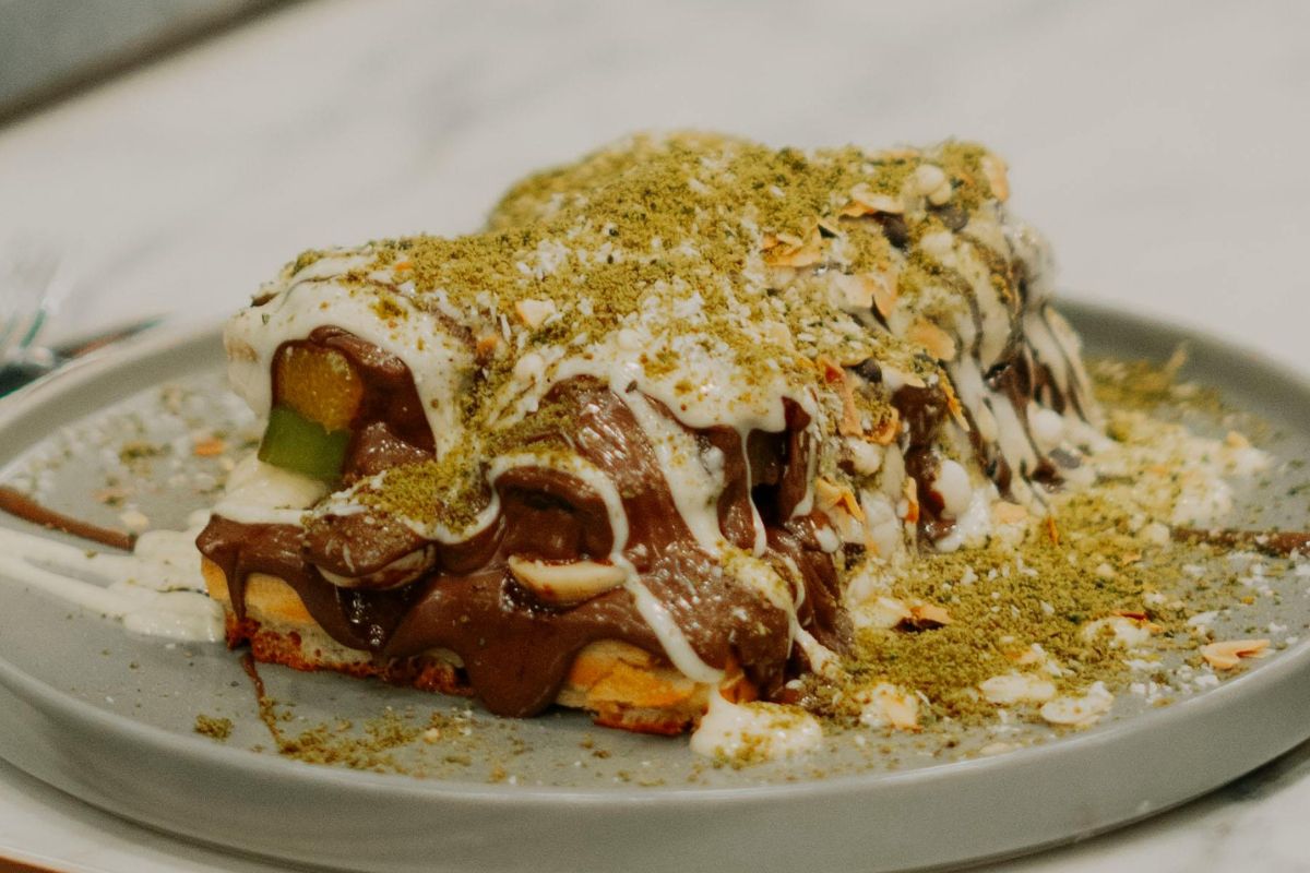 Postres con chocolate y pistache que merecen un lugar en la mesa esta temporada