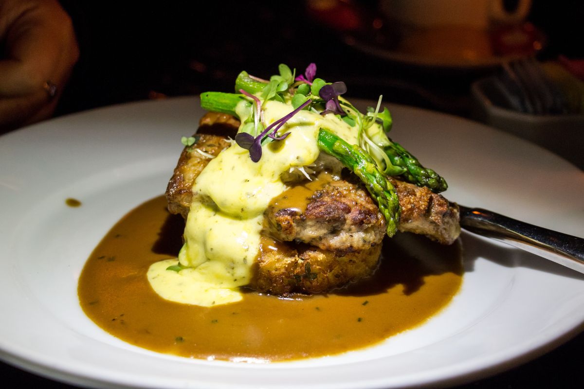 5. Mostaza y cebolla caramelizada