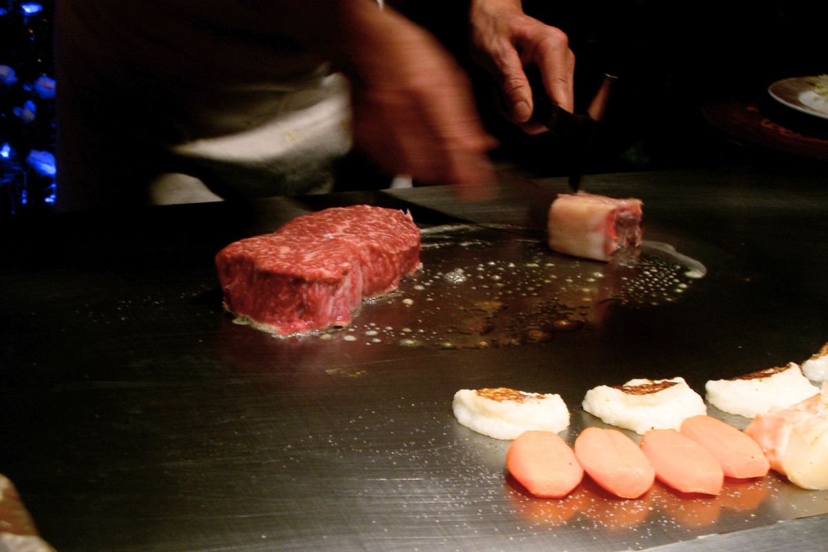 Plancha de aluminio para sellar alimentos. Foto de Pexels.