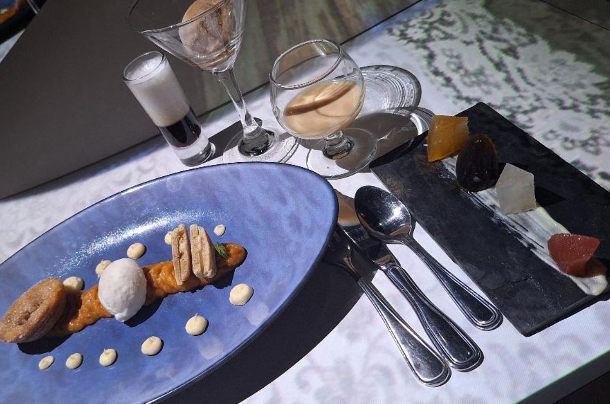 Churro relleno de camote, gordita de nata y petit fours en la cena The Table, foto de Miriam Carmo