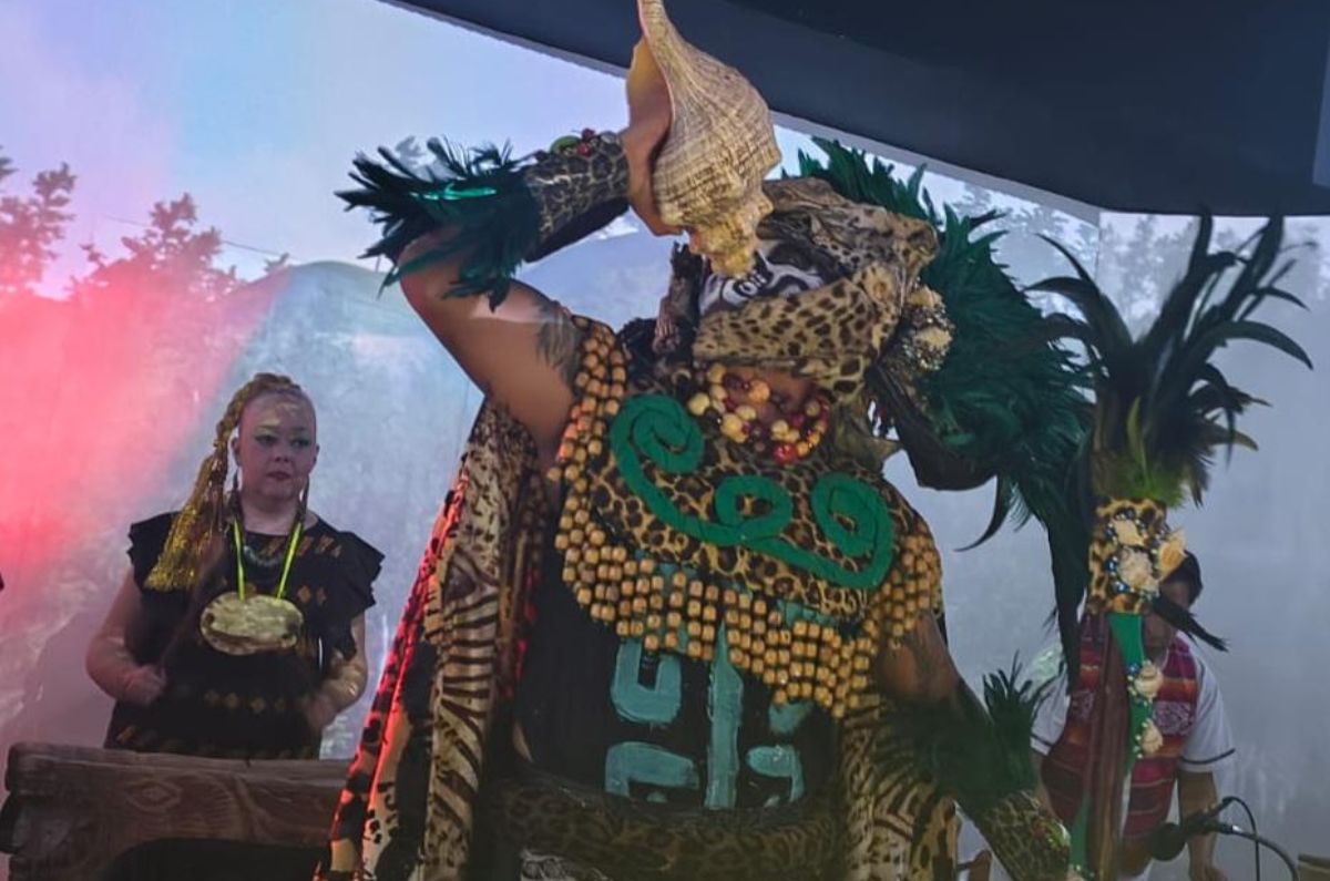 Performances con artistas y bailarines durante la cena The Table, foto de Miriam Carmo