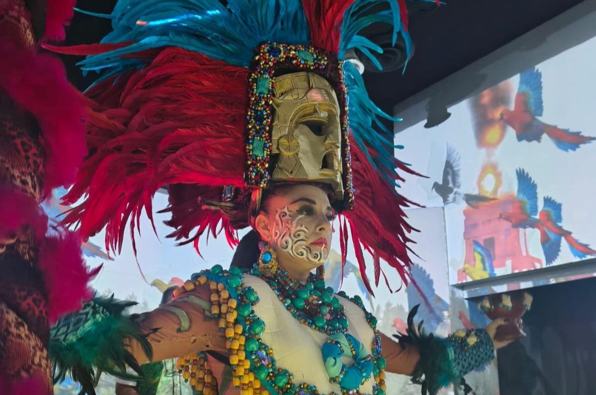 Performances con artistas y bailarines durante la cena The Table, foto de Miriam Carmo