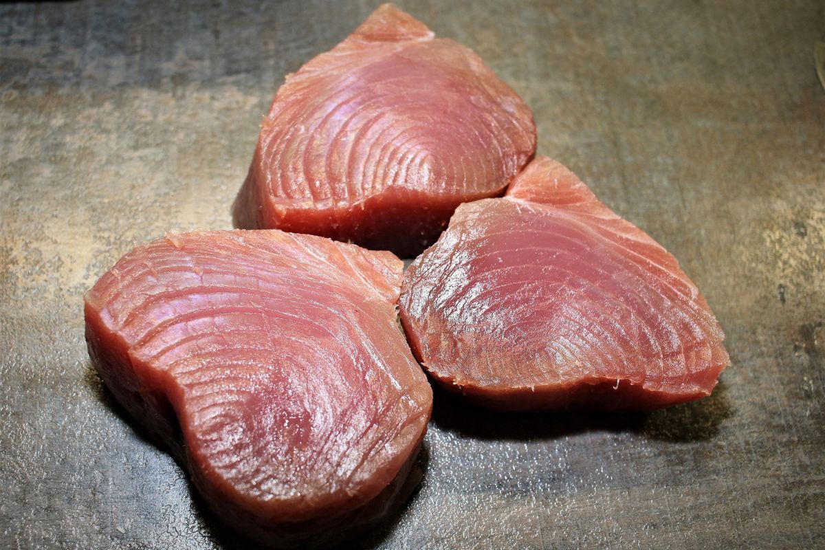 Medallones de atún fresco. Foto de Pexels.