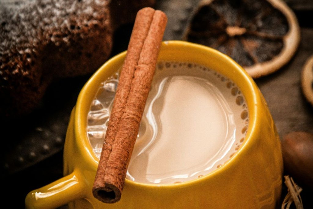 Atole de tejocote, una forma diferente para disfrutar la fruta estrella de temporada
