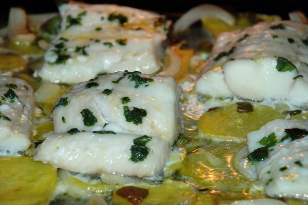 Quitarle lo salado al bacalao es un proceso que debe hacerse mínimo 2 días antes.