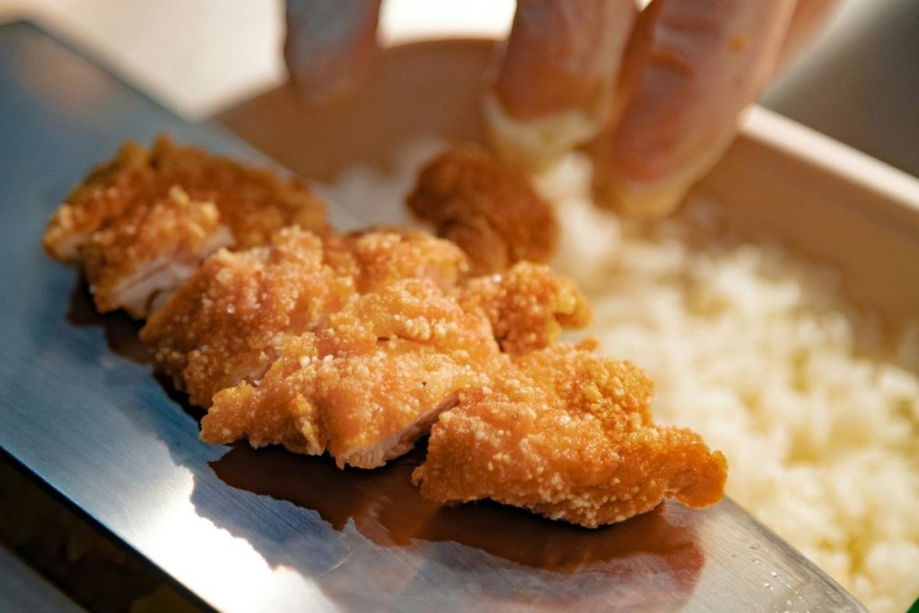 Los chicken tenders y los nuggets son dos productos estrella en la comida rápida.