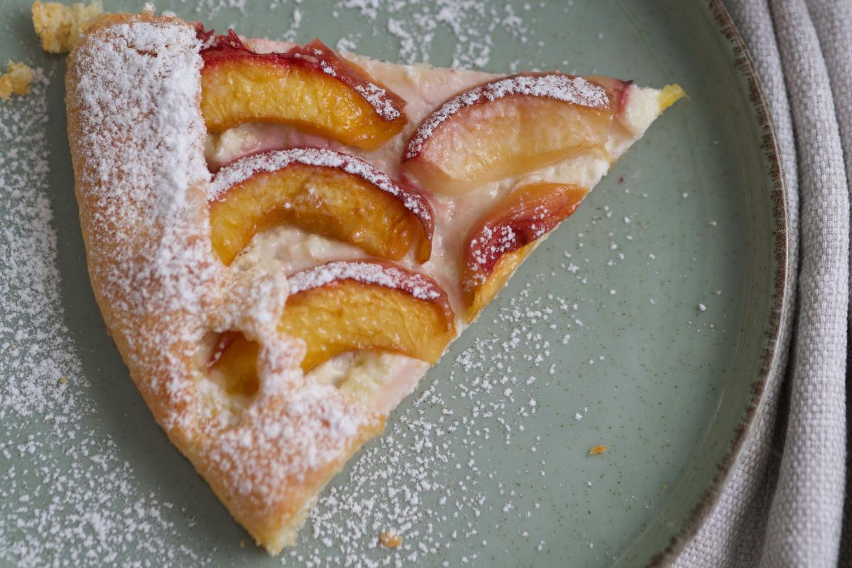 Tarta de tejocote horneada. Foto de Pexels.