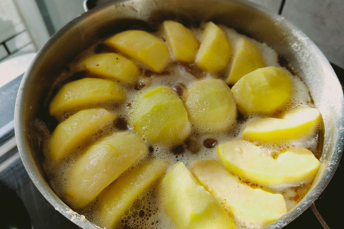 Manzana cocida. Foto de Pexels.