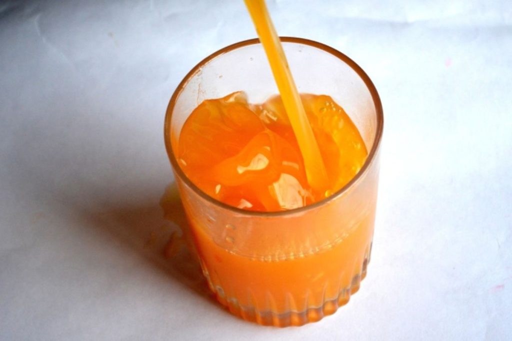 El garibaldi es un coctel italiano simple, pero refrescante.