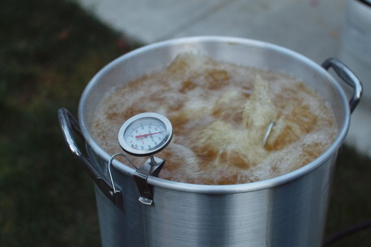 Aceite caliente para freír. Foto de Flickr.