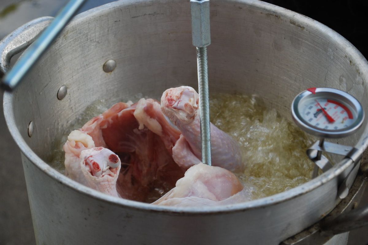 Pavo cocido en aceite caliente. Foto de Flickr.