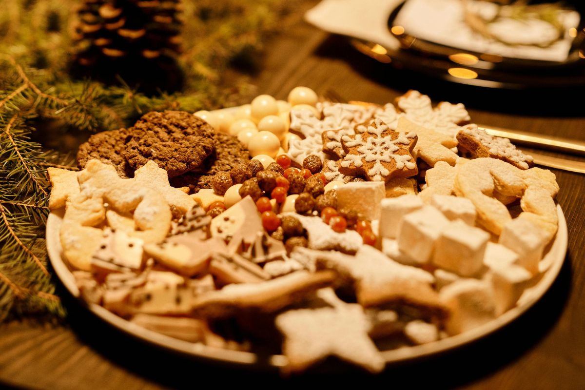 Galletas para compartir al centro. Foto de Pexels.