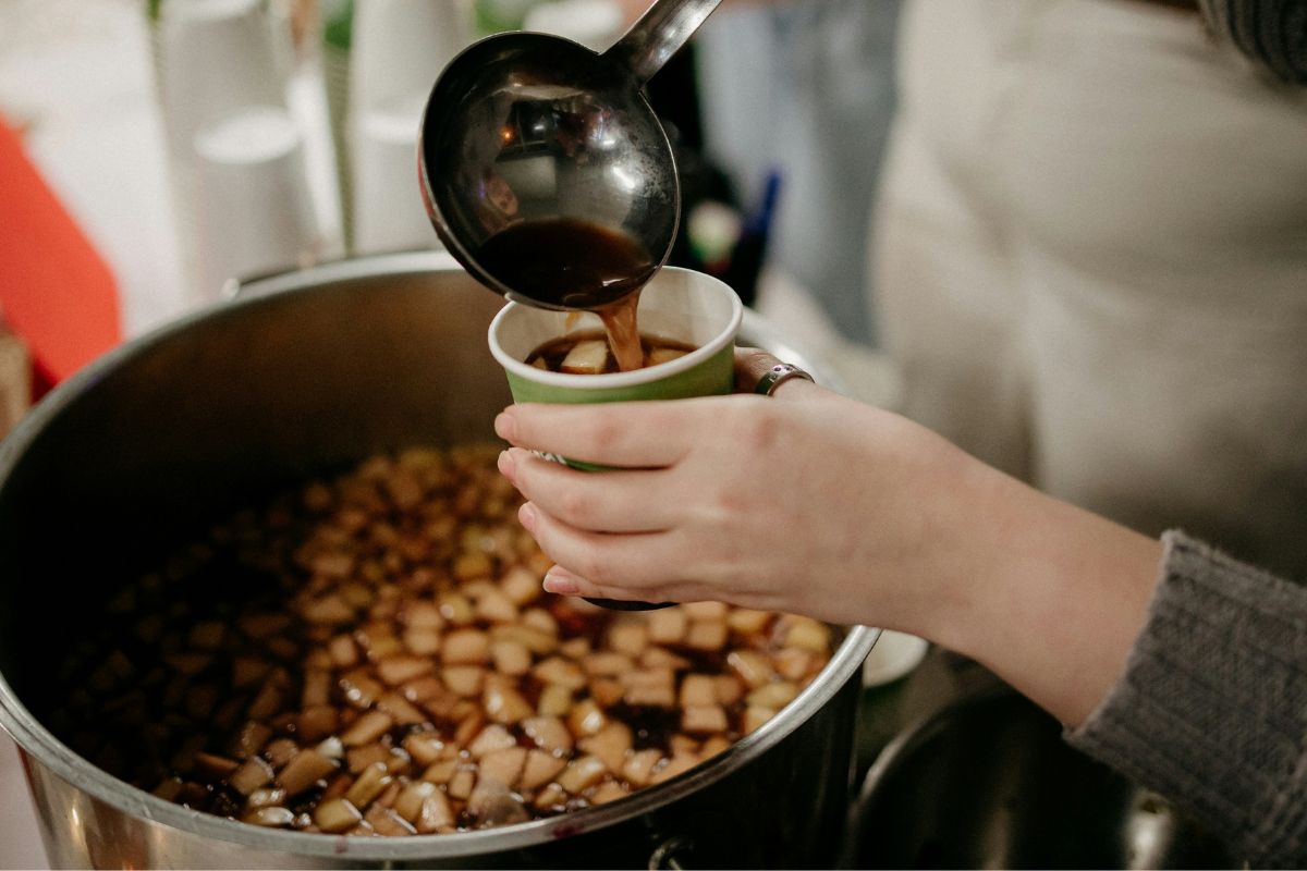 ¿Qué frutas no pueden faltar en el ponche navideño en México?
