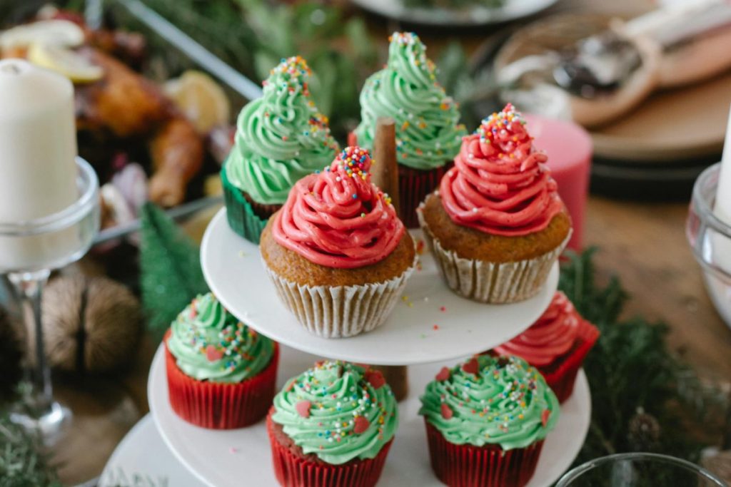 Los postres de temporada invernal aprovechan frutas, nueces y especias dulces.