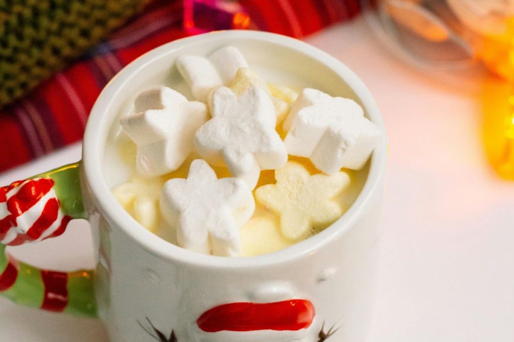 Preparar rompope es perfecto para sorprender a los invitados en casa.