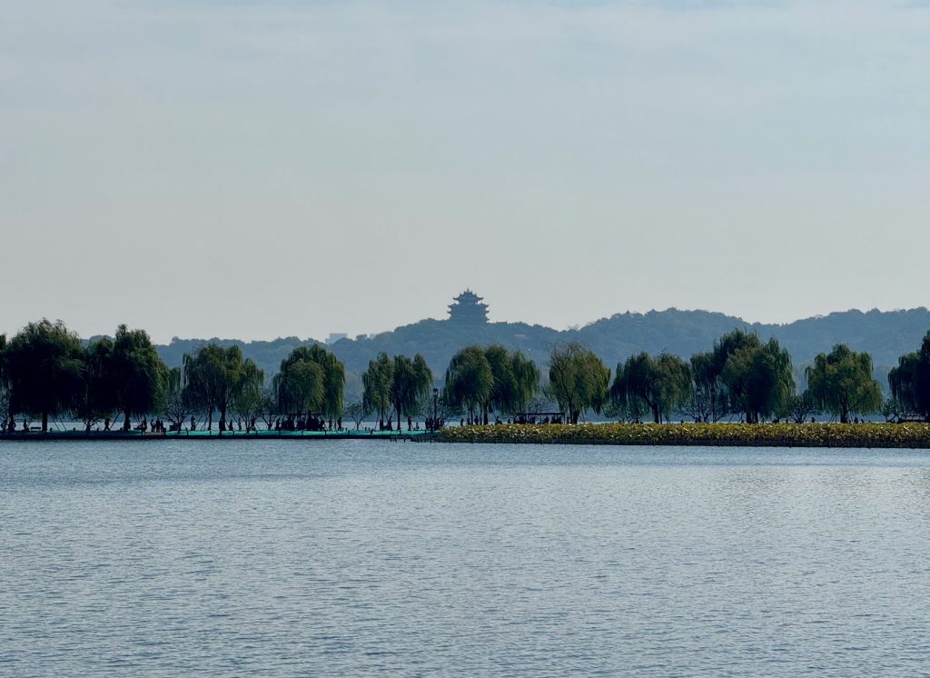 Four Seasons Hangzhou: un refugio poético a orillas de West Lake 0