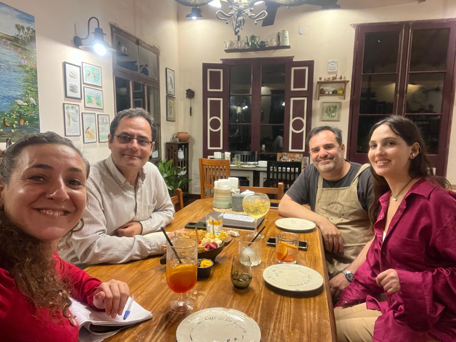 Créditos Tali Akuka - Los anfitriones de lujo