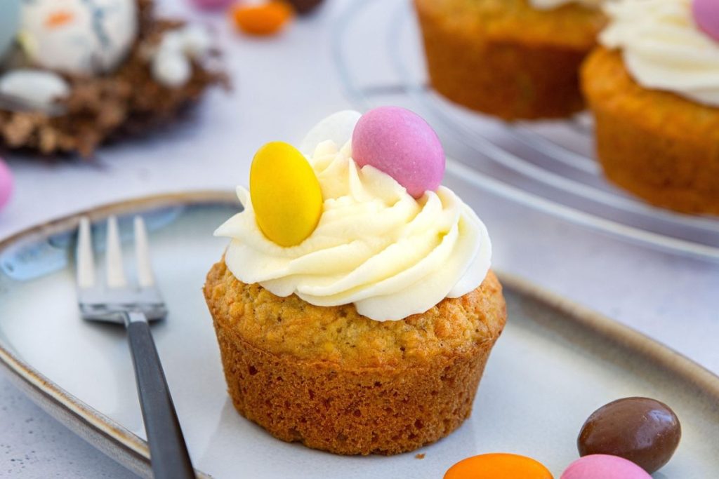 Los tipos de cobertura para cupcakes permiten hacer decoraciones más o menos elaboradas.