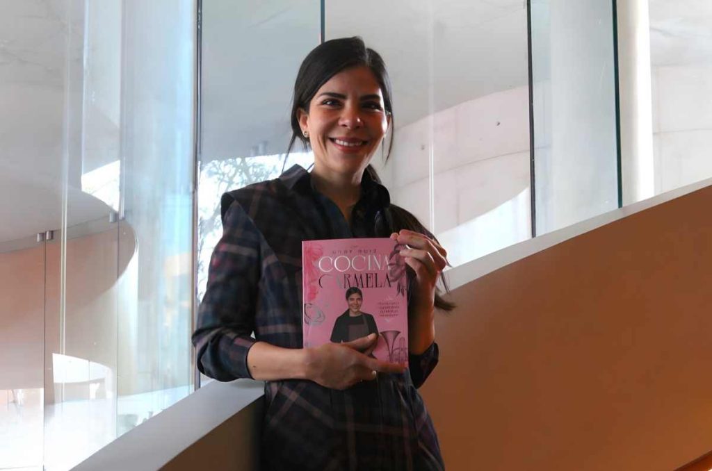 Cocina Carmela, el libro de Gaby Ruiz que mezcla recetas, recuerdos y música