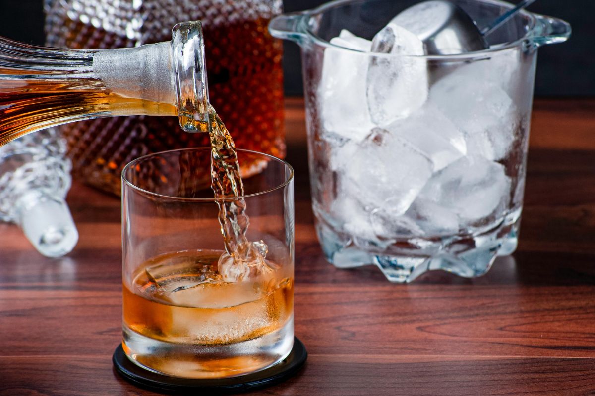 Consejos para conservar correctamente una botella de whisky en casa