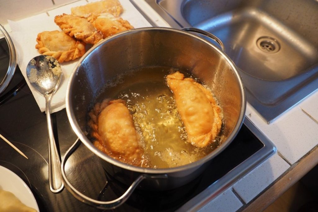 Cocinar con aceite de semillas es una practica común pero no tan correcta.