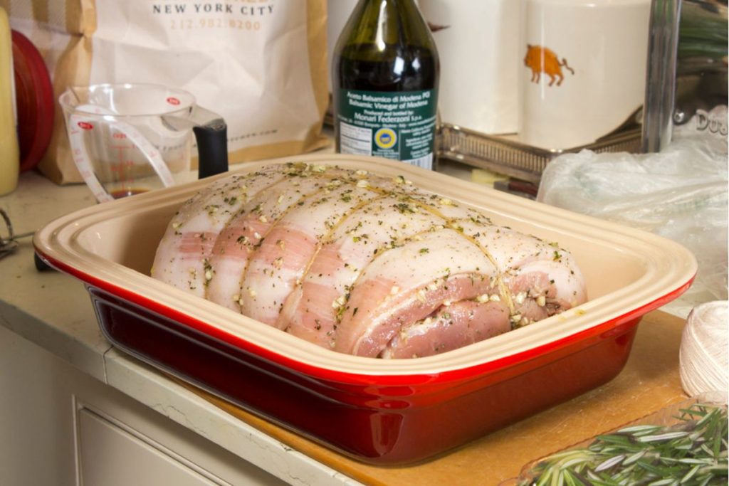 Cocinar al horno es método favorito en casa pero exige materiales específicos.