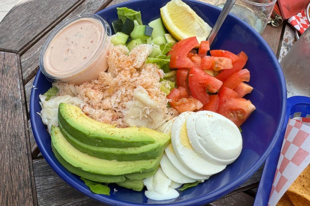La ensalada crab louie es un clásico de la cocina costera de San Francisco.