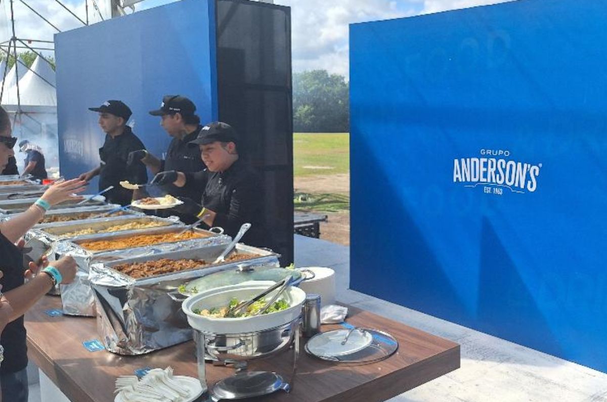 Buffet con varios platillos, foto de Miriam Carmo