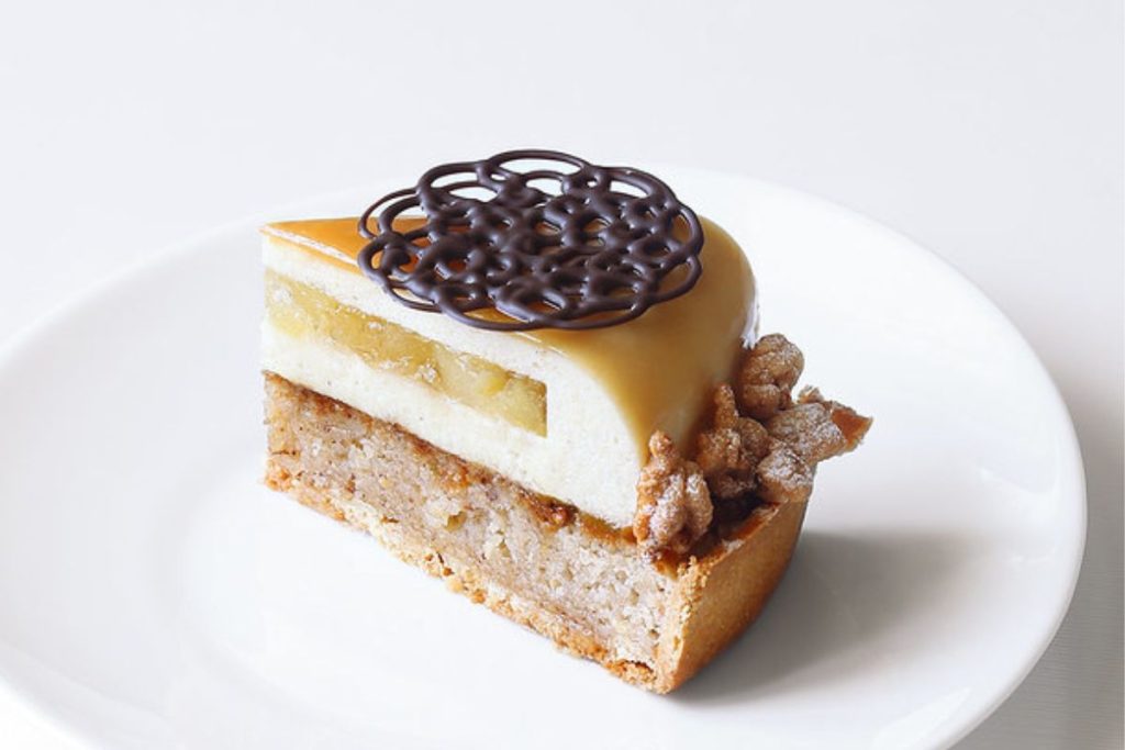 Entremet: el postre francés que combina técnica y arte en una delicada pieza