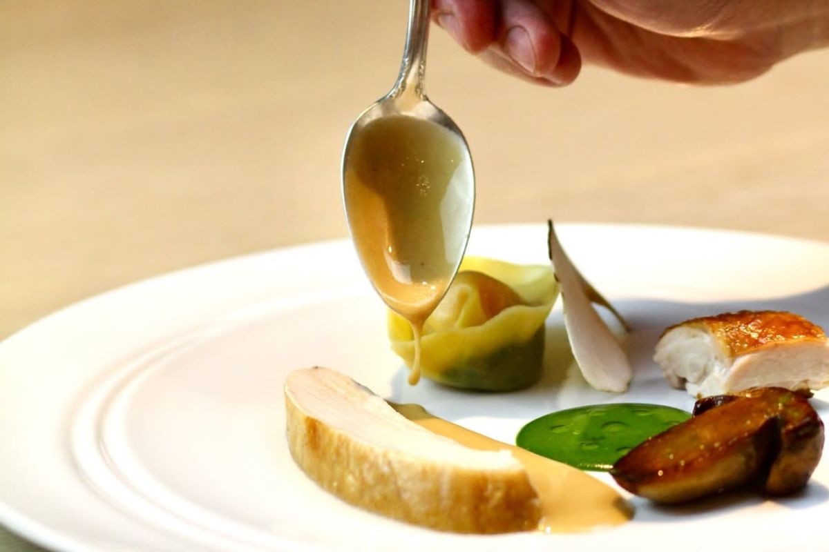 Pollo horneado con salsa Albufera. Foto de Instagram Melisse.