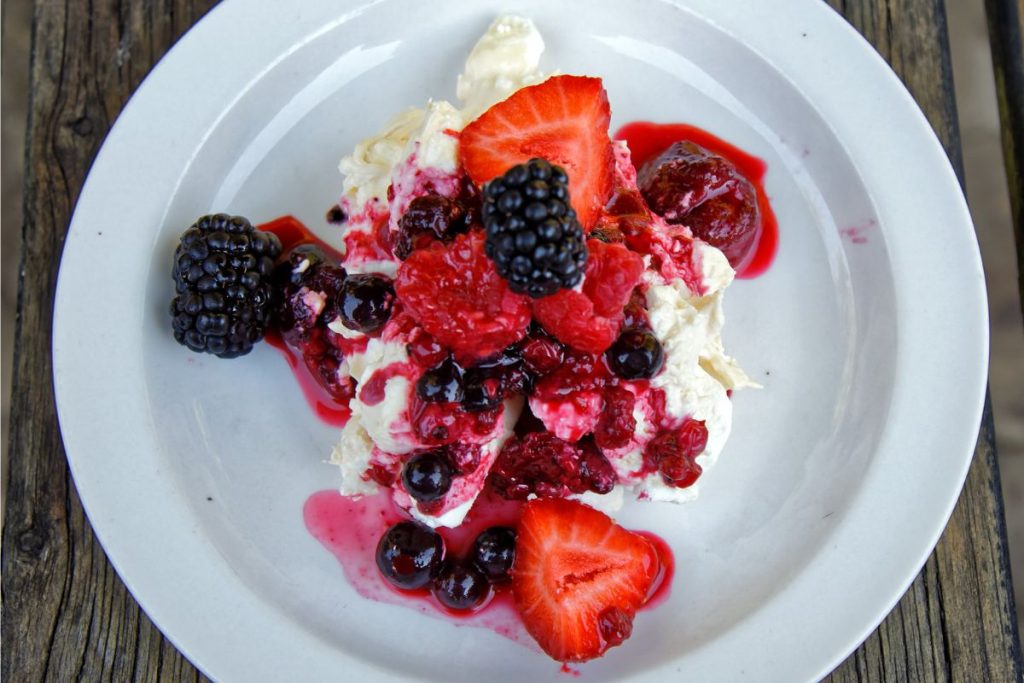 Eton Mess: el legendario postre que es todo un desastre