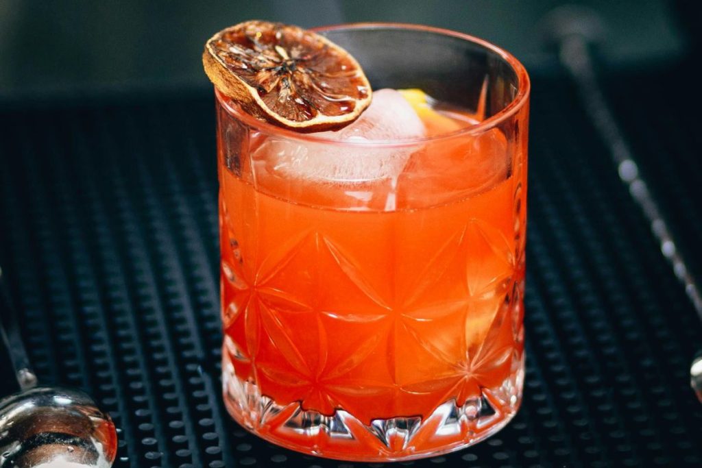 Más cócteles, menos alcohol: ¿cómo logrará esta tendencia liderar en 2026?