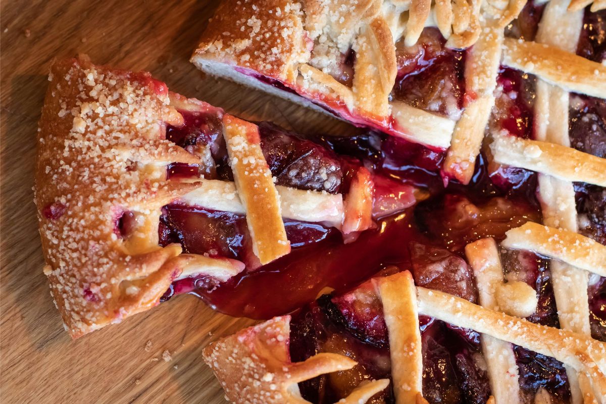 Pay de cereza recién hecho. Foto de Pexels.