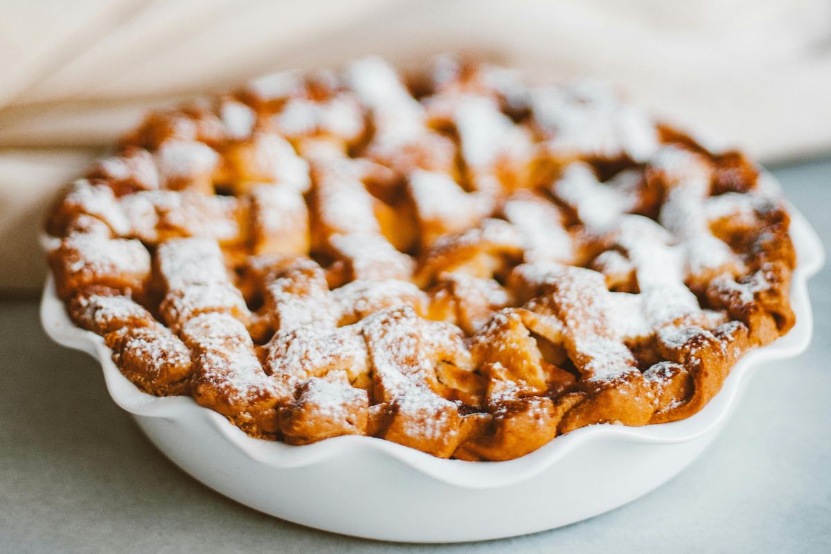 Pay de manzana recién salido del horno. Foto de Pexels.