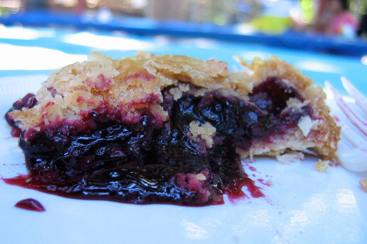 Postre horneado con fruta fresca. Foto de Flickr.