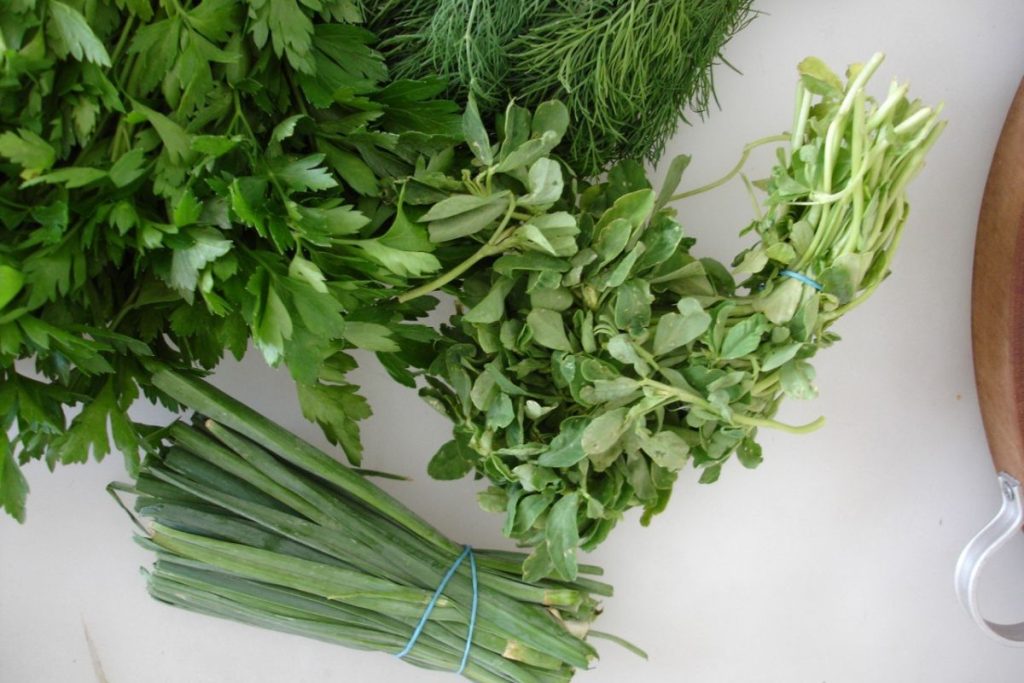 El bouquet garni es la mezcla de hierbas que le da profundidad de sabor a un sinfín de platillos.