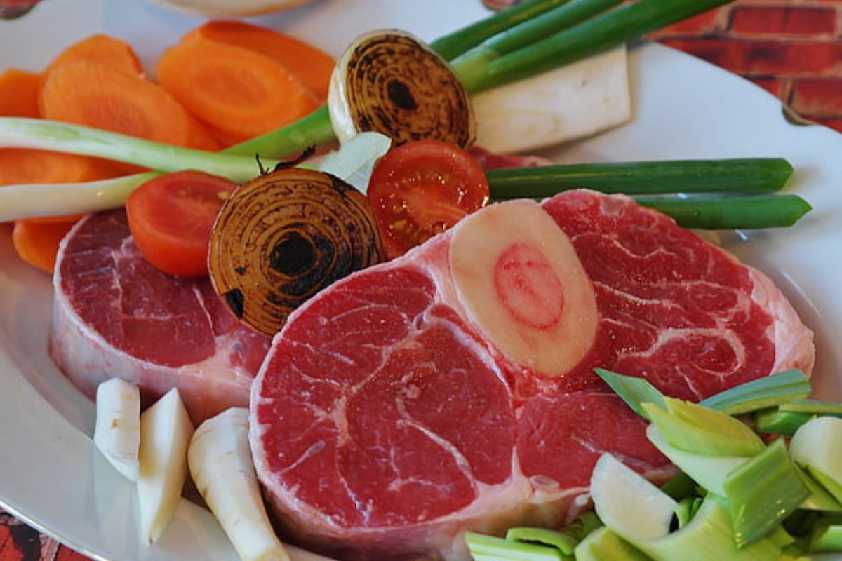 Corte de carne con hueso. Foto de PxHere.