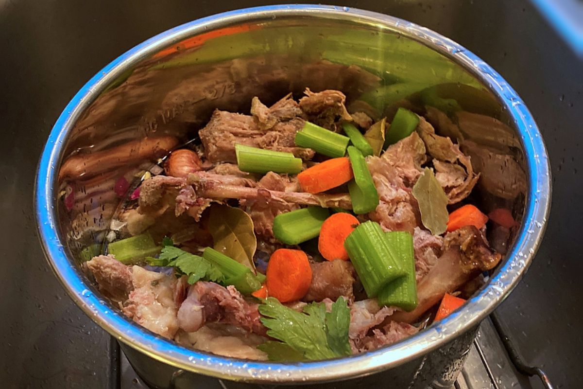 Carne cocida después de cocción lenta. Foto de Pexels.